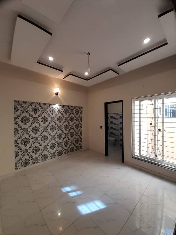 8 Marla 3hrd floor for rent in dream avenue Lahore 4