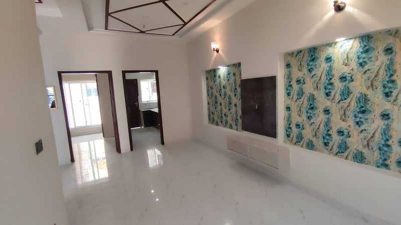 8 Marla 3hrd floor for rent in dream avenue Lahore 5