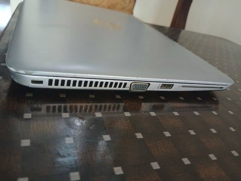 HP EliteBook 820 g4 8/256 2