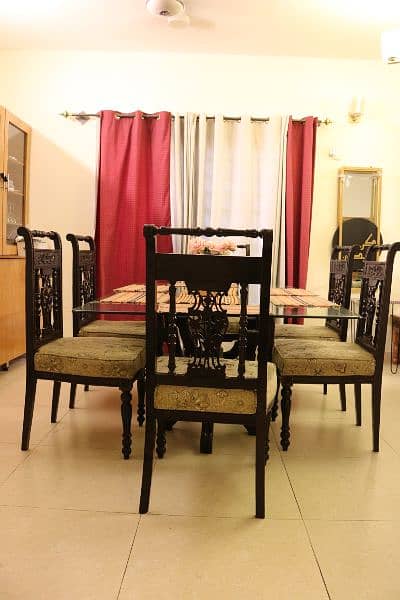 Dining Table with 6 Chairs 1