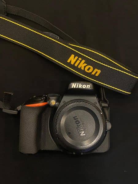 Nikon d5600 crystal clear condition with 7300 Tamron zoom lens 6