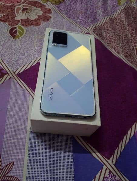 vivo y21 with box 0