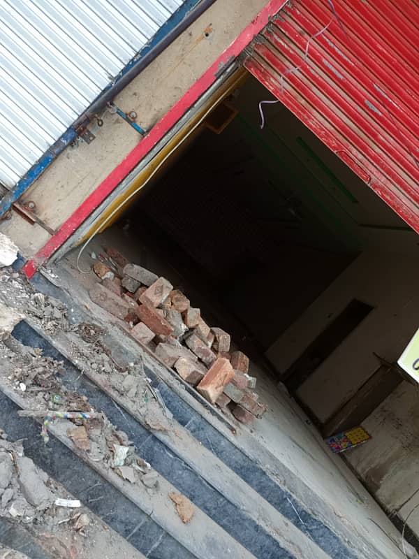 4 marla shop for rent johar town for canteen and baryani and other fast food setup 1