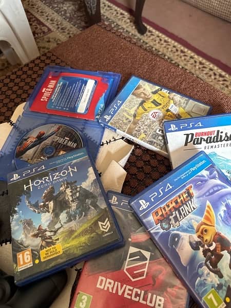 ps4 slim 500gb along three controller, six games and a camera 4