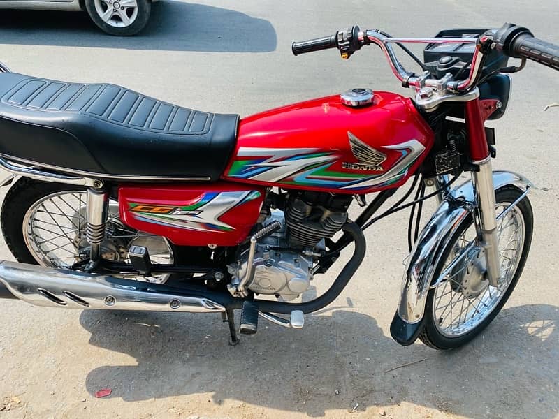 CG Honda 125 bike red colour am selling 3