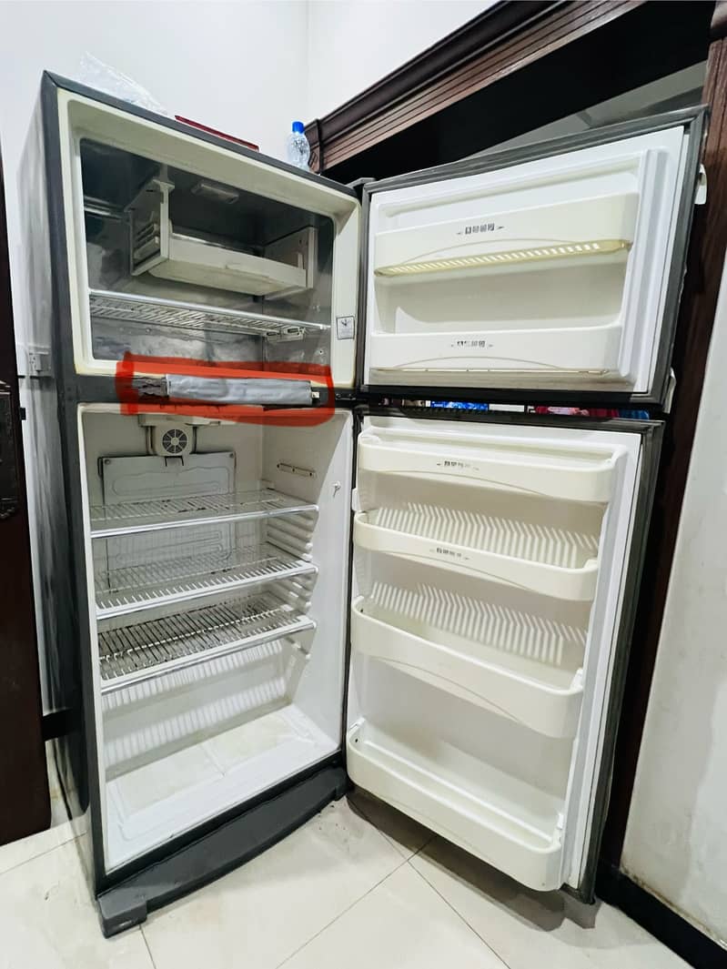 Urgent Sale (Dawlance Refrigerator) 4