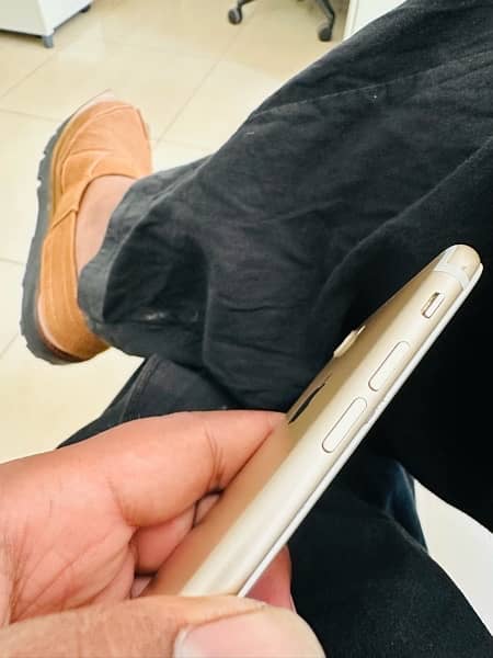 iPhone 7 32GB Gold PTA Approved 1