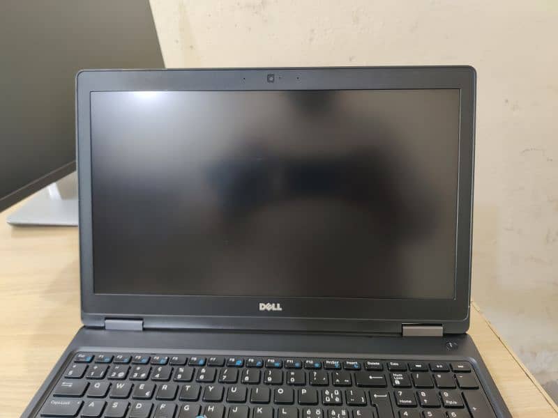 Dell precision 3520 core i7 7th gen 3