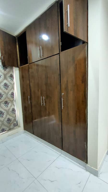 1 BED FURNISHED FLAT FOR SALE IN SECTOR E HOT LOCATION BAHRIA TOWN LAHORE 7