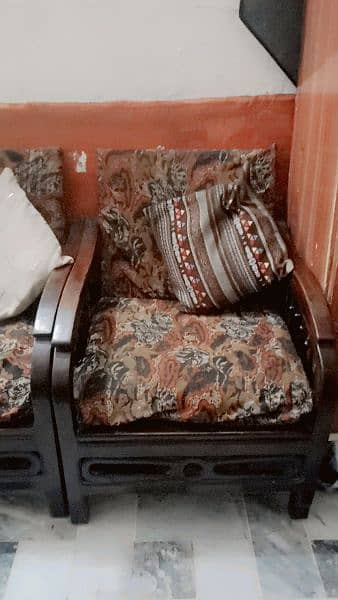 urgent sale of sofa set in good condition 1