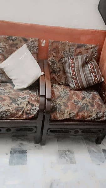 urgent sale of sofa set in good condition 2