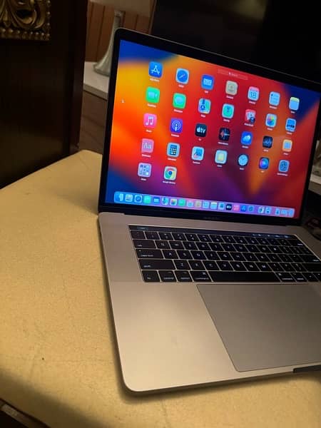 MacBook Pro 2017 in 15.4 inch in Warranty 1