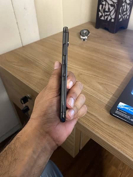 IPhone X 64GB MEMOREY 4