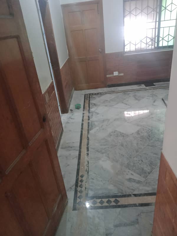 Upper portion for rent in g11 1