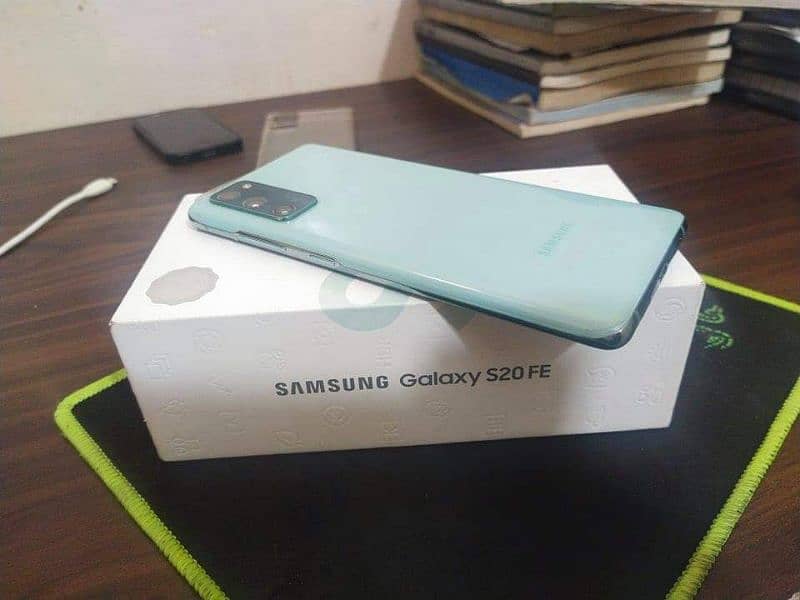 Samsung Galaxy S20 FE 8/128 0