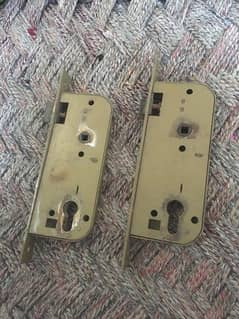 big size ka wooden door lock hai 3 piece