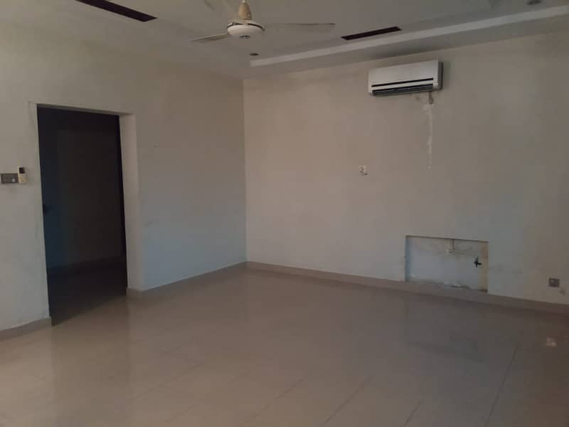 Ground portion with basement available for rent in h13 0