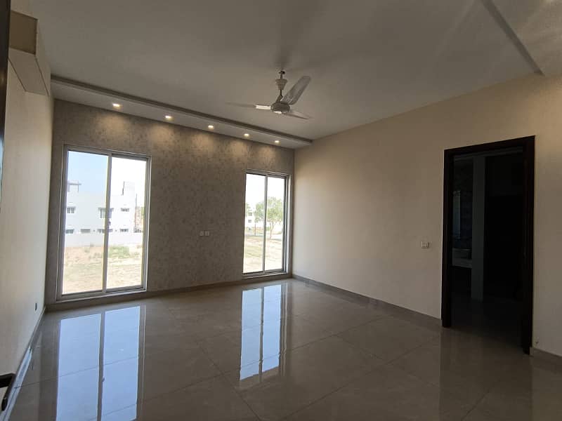 1-Kanal Modern Luxury House For Sale In Lake City Lahore 17