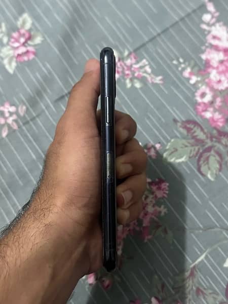 Iphone 11Pro 64gb with box Pta Approved and 10/9.5 condition 5