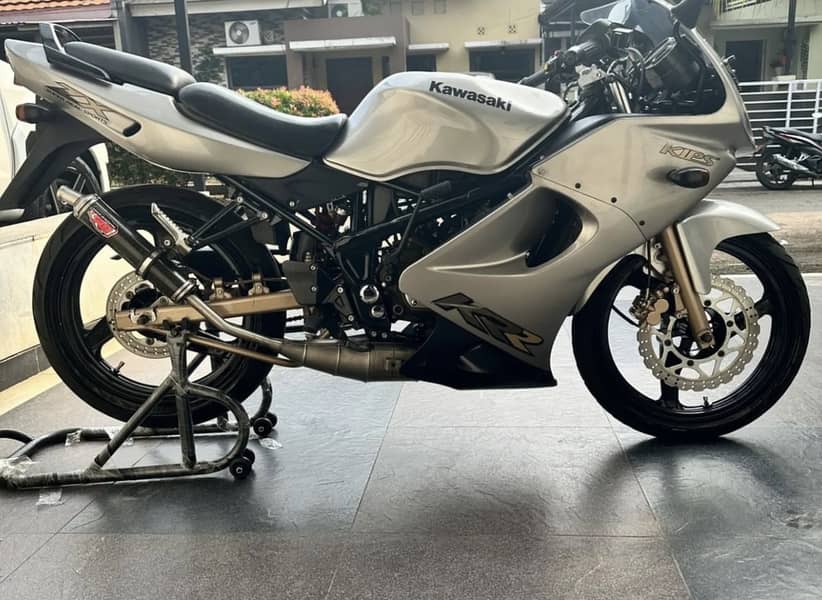 Kawasaki Ninja 150R 4