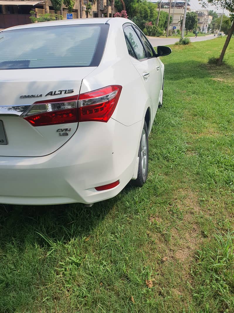 Toyota Altis Grande 2017 4