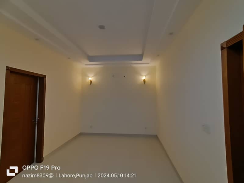 5 MARLA FACING PARK HOUSE AVAILABLE FOR RENT 10