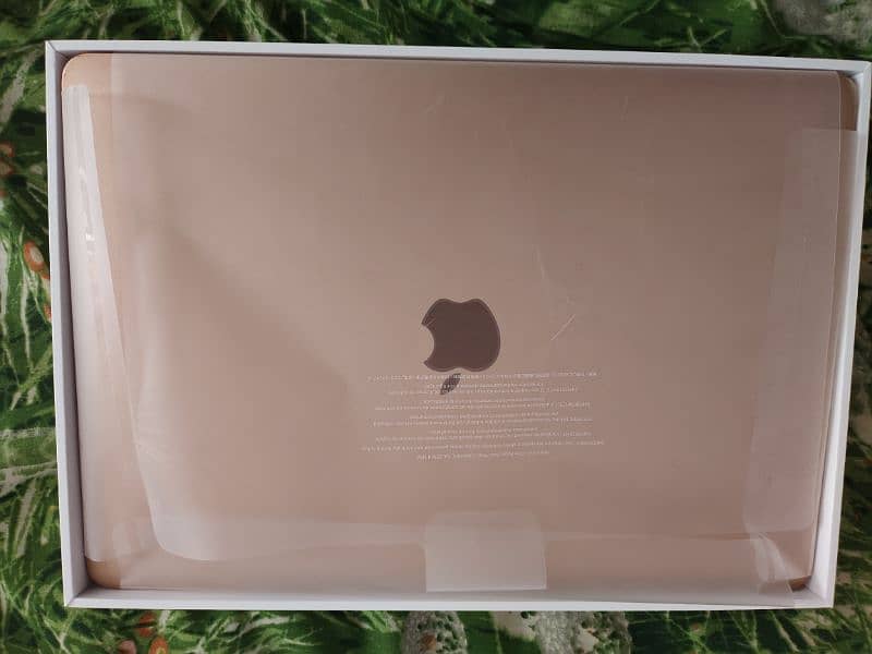 MacBook Air M1 with 8 Gb RAM 256 Gb super fast Apple SSD 4