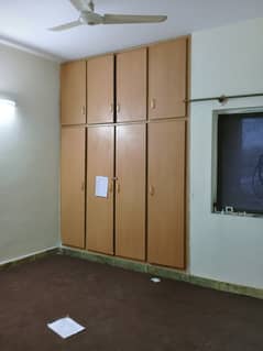 G11 Room For Rent Males Only