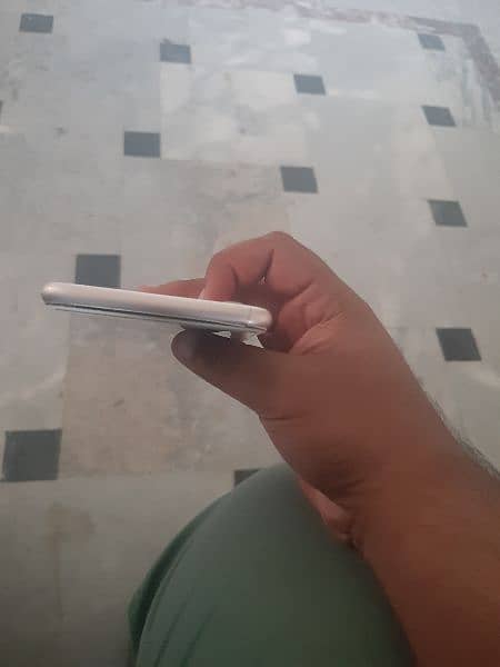 iphone 6s plus non pta bay pass hai urgent sell karna hai 1