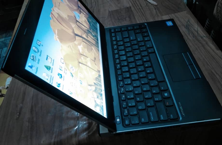 DELL laptop 7 widow . . . 4Ram/320memory 2