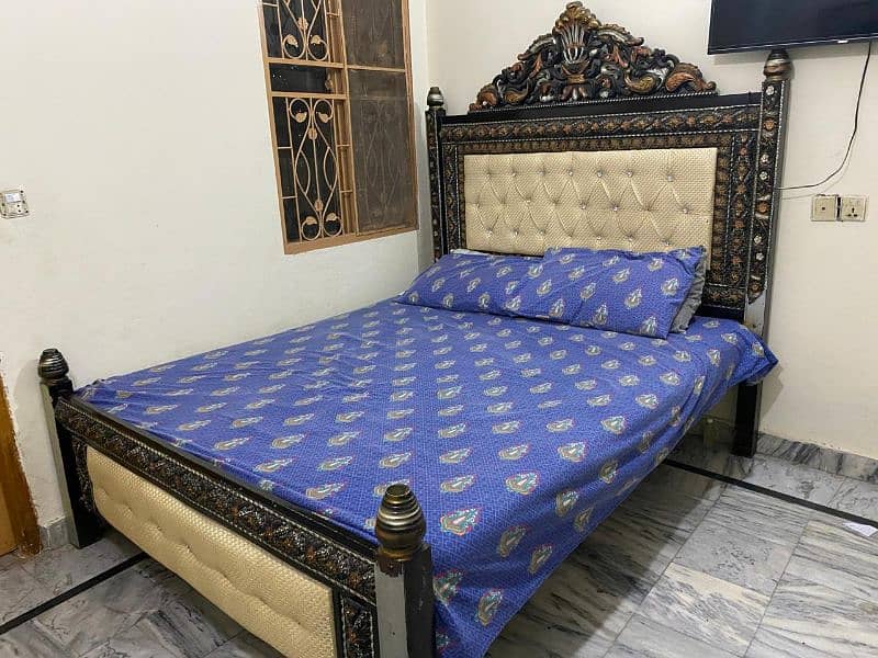 Iron bed available for sale in reasonable price 3