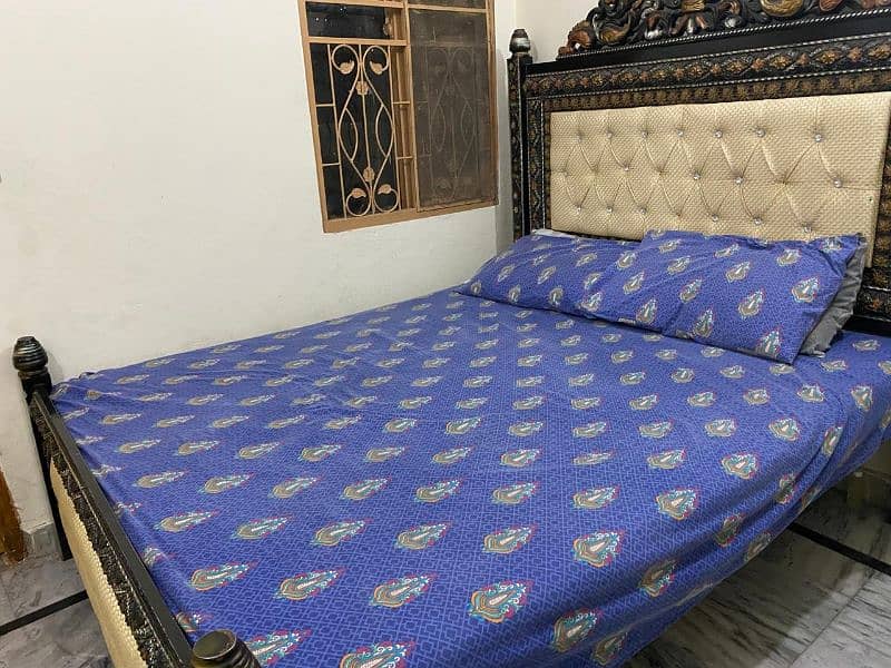 Iron bed available for sale in reasonable price 4