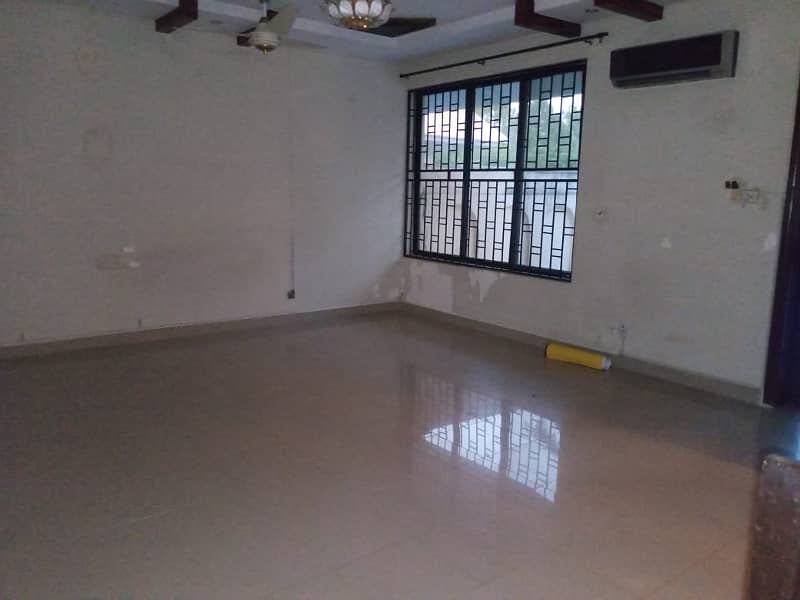 Ground portion with basement available for rent in h13 1