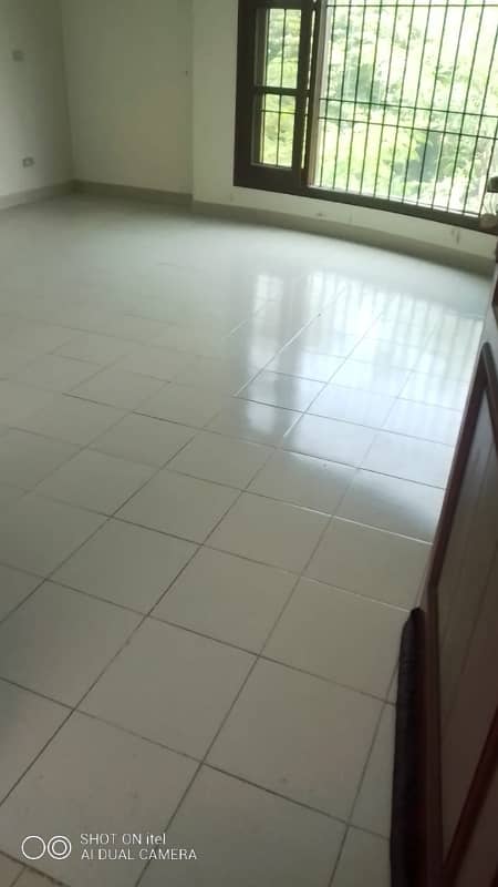 Bungalow For Rent With Full Basement Corner 6