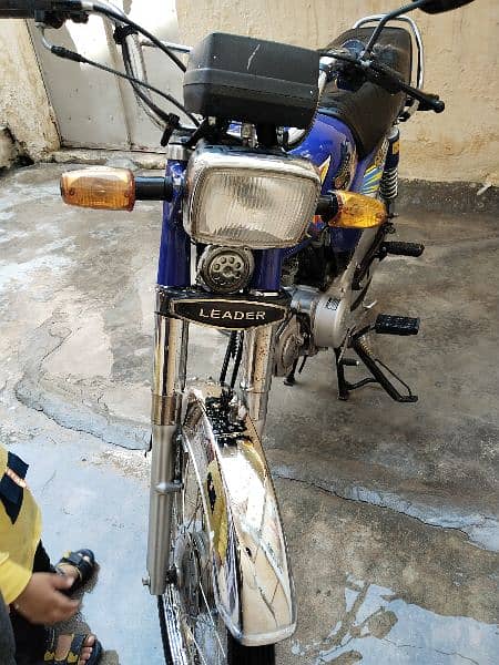 All ok ha 1600 km chala ha Lockal chaina bike ha Leader ka name se 3