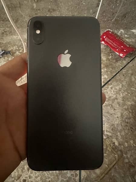 IPHONE Xs max 256 gb 81 health 10/10 condition 4