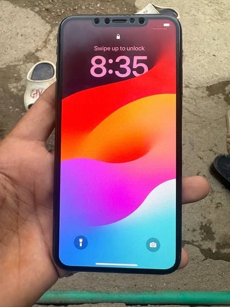 IPHONE Xs max 256 gb 81 health 10/10 condition 5