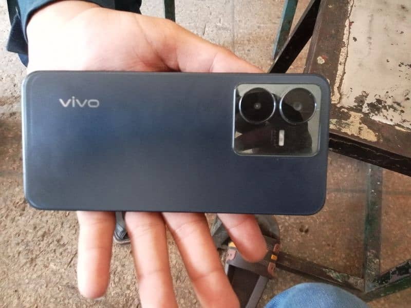 Vivo y22 in used Condition 10/9. . . . . Contact 03012031204 2