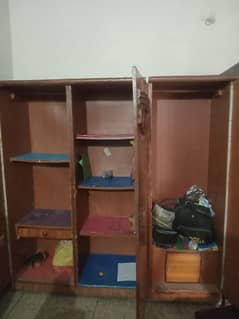 Wardrobe/Almari/Wooden Almari/Storage in good working condition