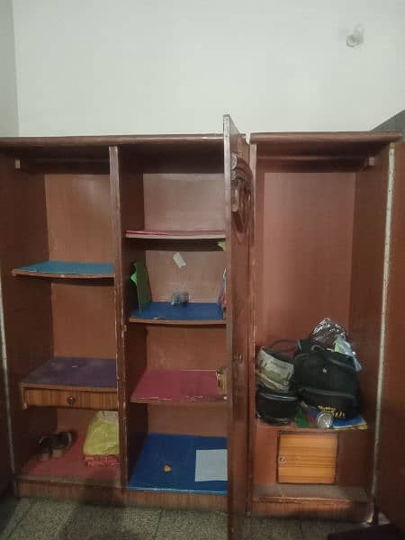 Wardrobe/Almari/Wooden Almari/Storage in good working condition 1