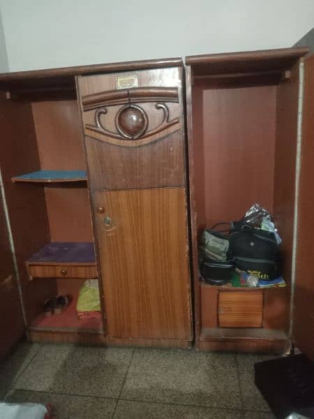 Wardrobe/Almari/Wooden Almari/Storage in good working condition 2