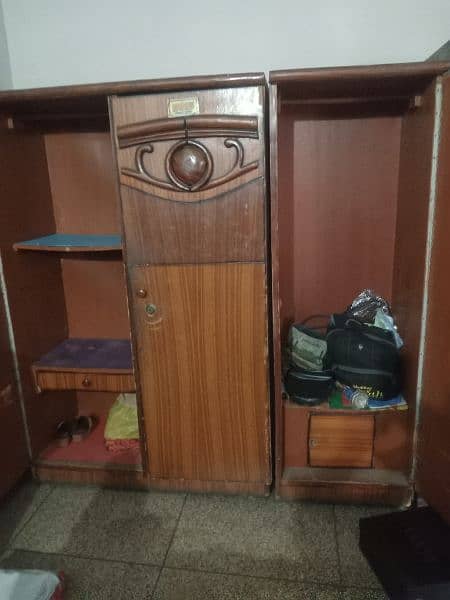 Wardrobe/Almari/Wooden Almari/Storage in good working condition 3