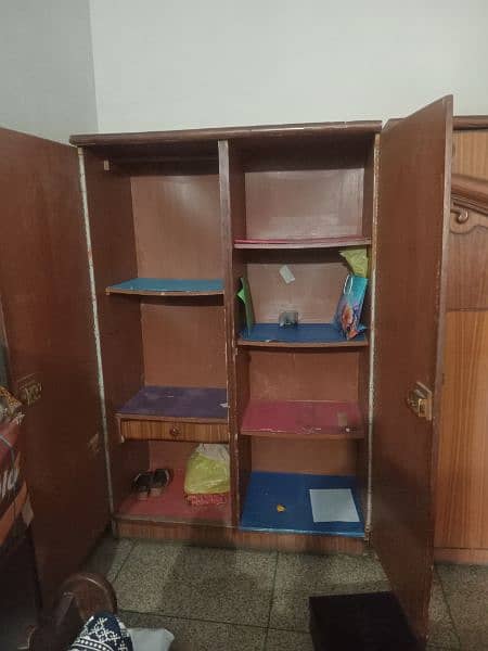 Wardrobe/Almari/Wooden Almari/Storage in good working condition 4