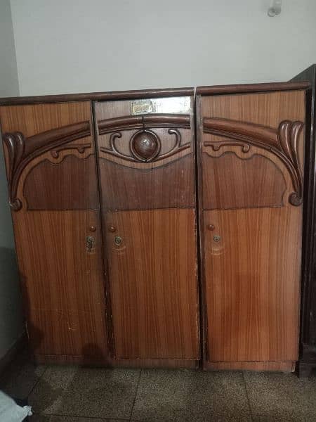 Wardrobe/Almari/Wooden Almari/Storage in good working condition 6