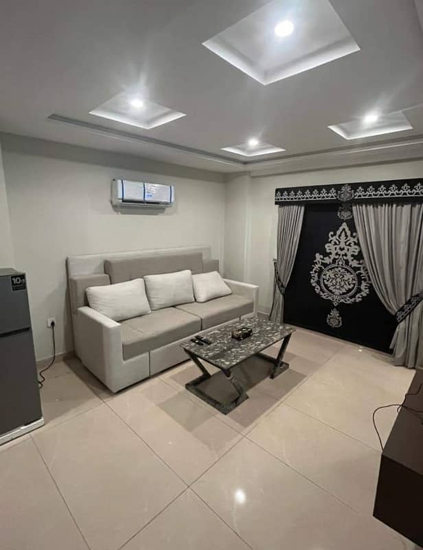 1 Bedroom VIP full furnishe flat for rent per day available in Bahia Town Lahore 0