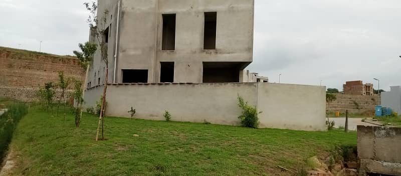 14 Marla House (Gray Structure) for sale in Sector B, DHA Phase 3 Islamabad 4