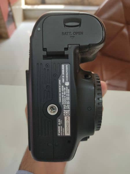 Canon Eos 80D Body only 5