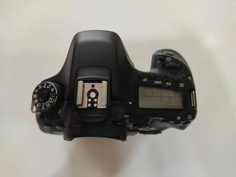 Canon Eos 80D Body only 6