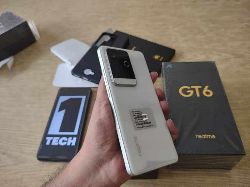 Realme GT6 (SD 8 gen 3) (RMX3800) 1