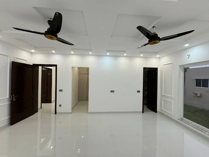 1 KANAL FULLY BASEMENT HOUSE FOR SALE IN TIPU BLOCK SECTOR F BAHRIA TOWN LAHORE 13